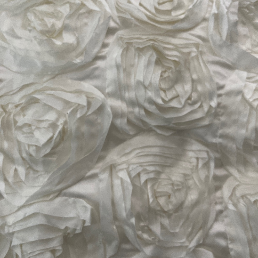 Ivory rosette table cloths